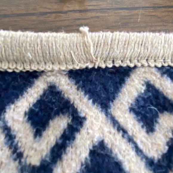 𝅺SOFT cape shawl poncho with elephant design - Picture 7 of 7